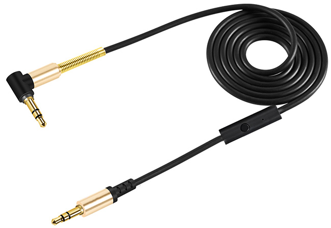 zvukovy-kábel-sa-zahnutými-konektorom-a-mikrofónom-aux-3-5-mm-jack